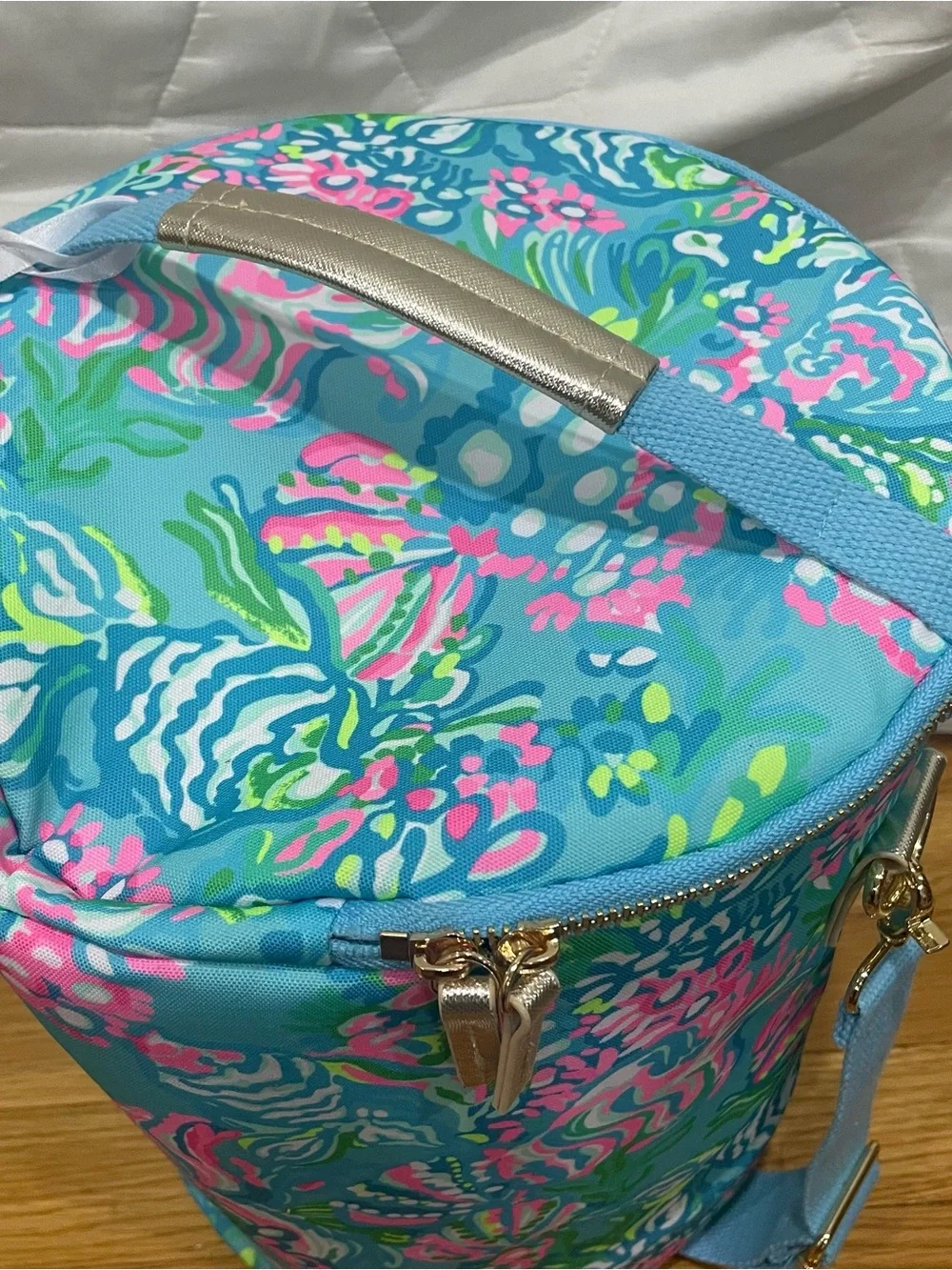 Lilly Pulitzer Blue Floral Kids Crossbody Cooler Bag with Pink & Green Accents.